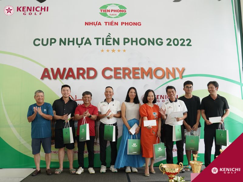 Lễ trao giải tại giải golf Cup Nhựa Tiền Phong 2022