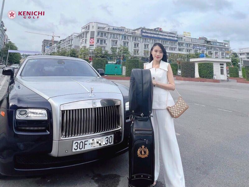 Kenichi đã nắm bắt tâm lý yêu thích xe sang biển đẹp từ lâu với hành trình giao gậy bằng xe sang